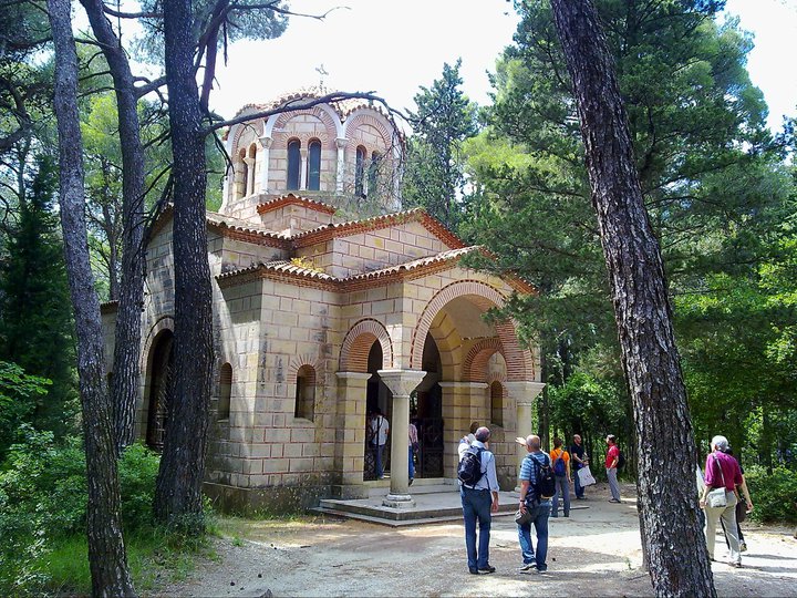 Το Βασιλικό Μαυσωλείο στο Τατόι.